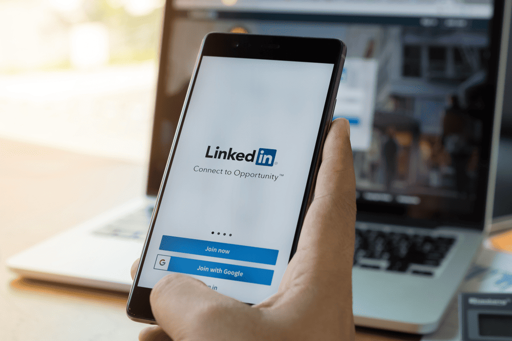 Why 8 photos should not be there in your linked in profile