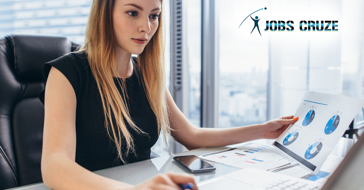Top 8 Financial Analyst Resume Objective Examples to get your dream job